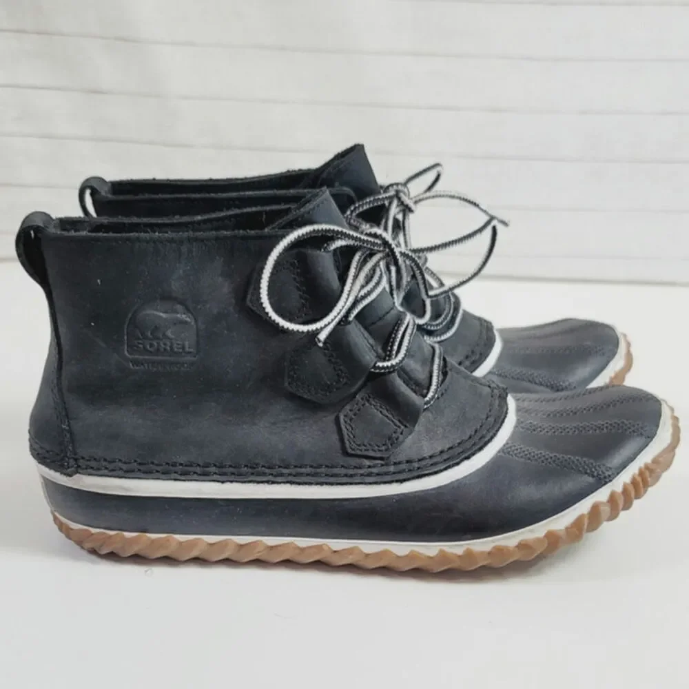 SOREL OUT & ABOUT DUCK WATERPROOF ANKLE BOOTS IN BLACK, SZ 9.5